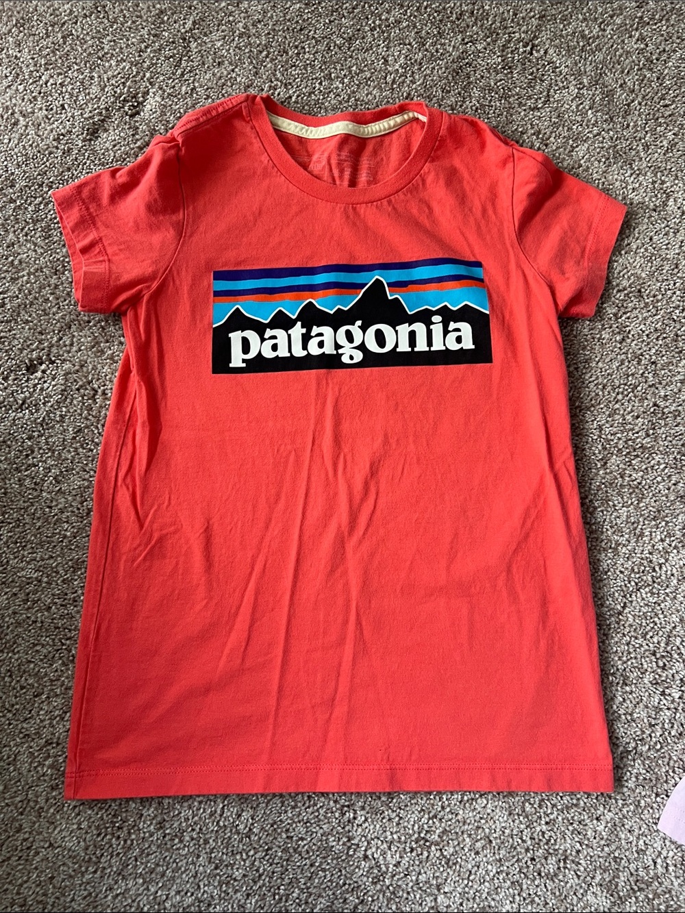 EUC GIRLS Patagonia Coral Red Logo T-Shirt